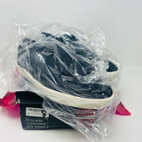 NWT Cute to the Core Black/White Sneakers Size 8 - Picture 11 of 14